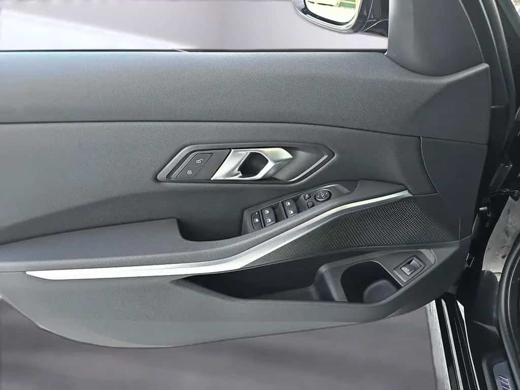 BMW 3 Series 330 d xDr. M-Sport+AHK+Pano+ACC+Parkassist+Alarm 05/2025-photo-11