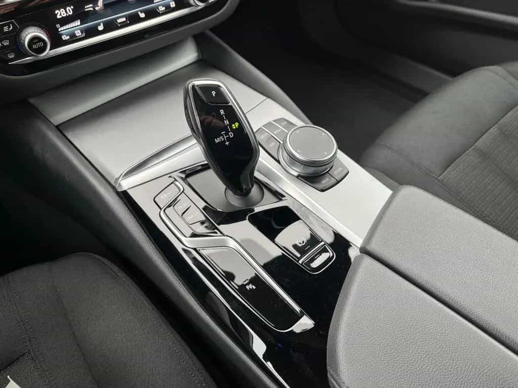 BMW 5 Series 520d xDrive Touring Laser,DAProf,HuD,PA,LiCoPro 08/2021-photo-8