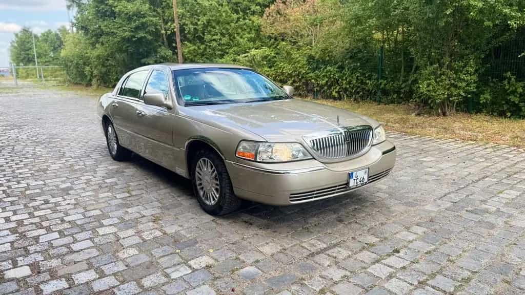 Lincoln Town Car V8 Designer Sofa Couch 01/2009-photo-0