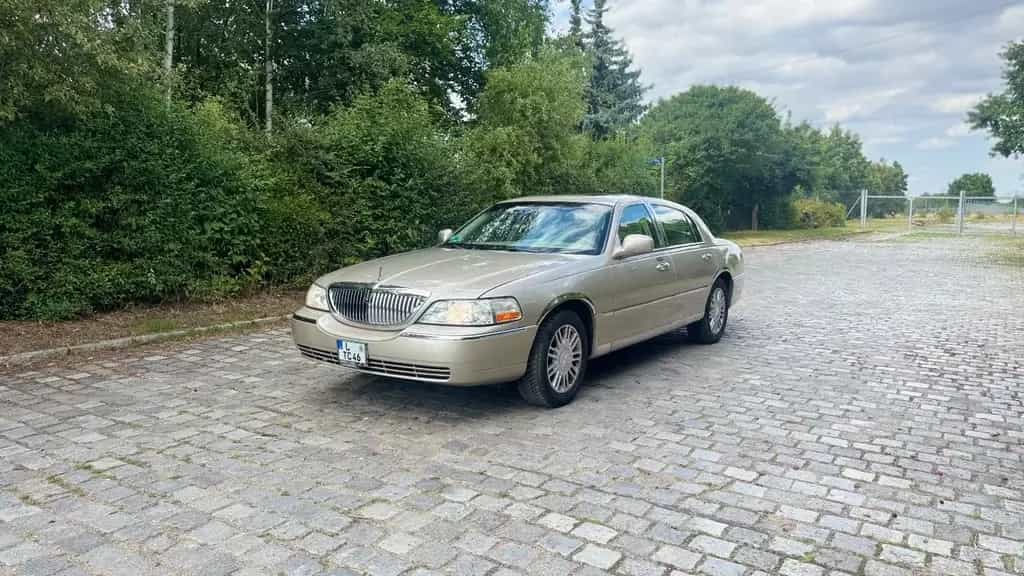 Lincoln Town Car V8 Designer Sofa Couch 01/2009-photo-3