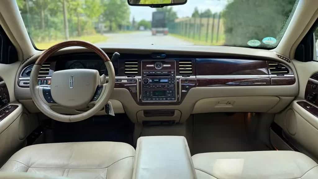 Lincoln Town Car V8 Designer Sofa Couch 01/2009-photo-6