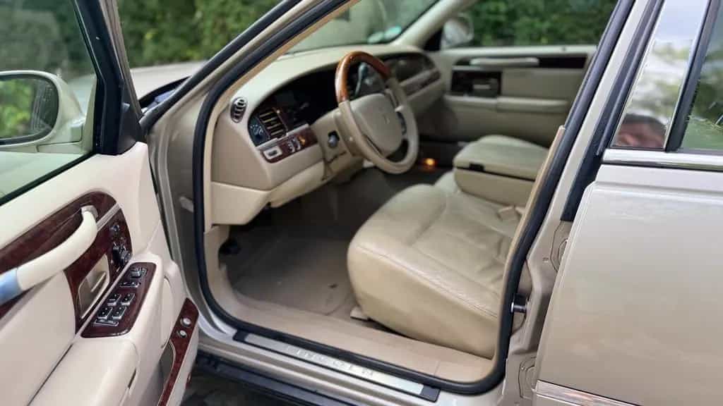 Lincoln Town Car V8 Designer Sofa Couch 01/2009-photo-7