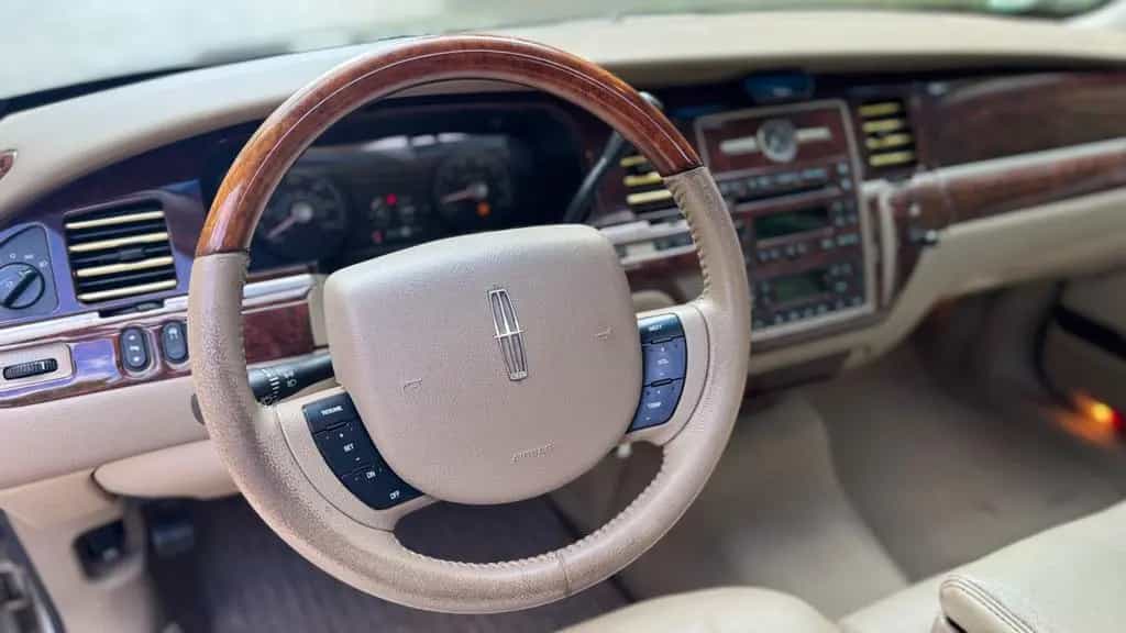 Lincoln Town Car V8 Designer Sofa Couch 01/2009-photo-9