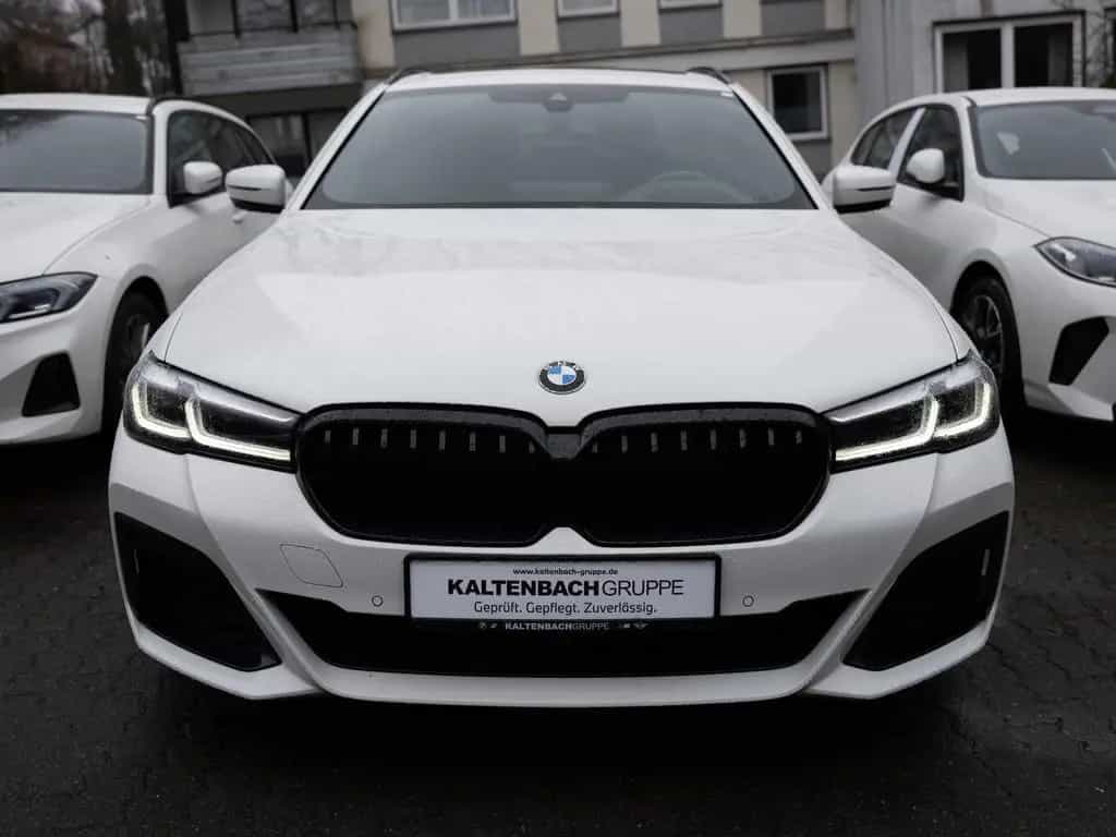 BMW 5 Series 520d Touring xDrive M-Sport PANO HUD LED W-LAN 01/2022-photo-1