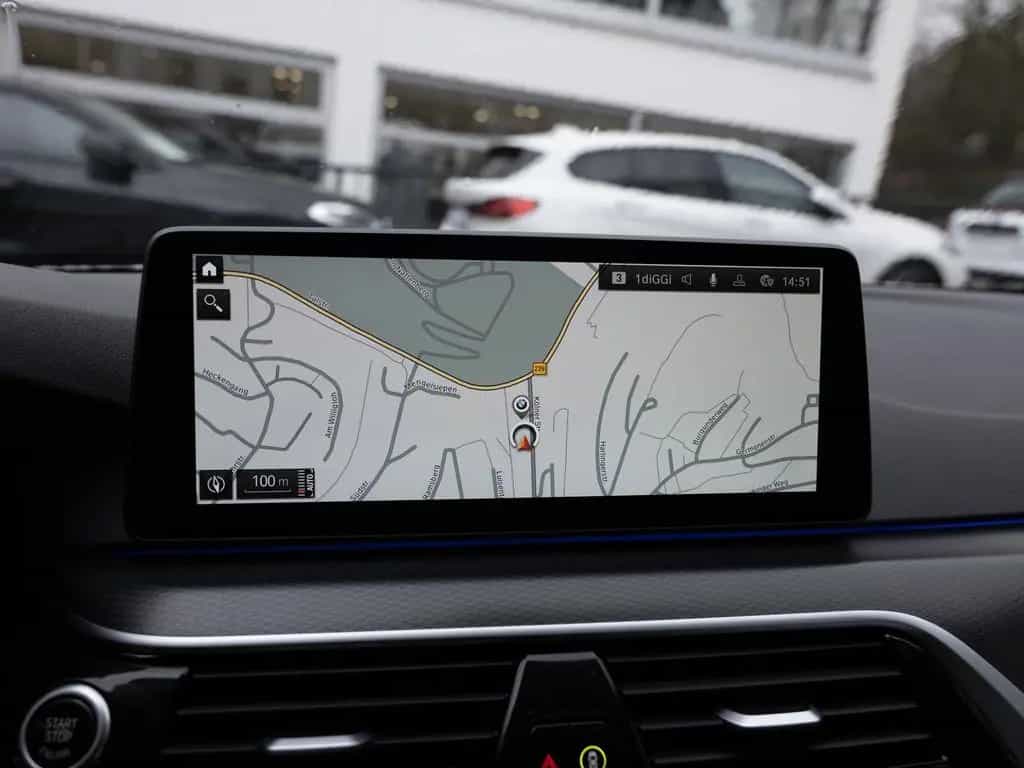 BMW 5 Series 520d Touring xDrive M-Sport PANO HUD LED W-LAN 01/2022-photo-13