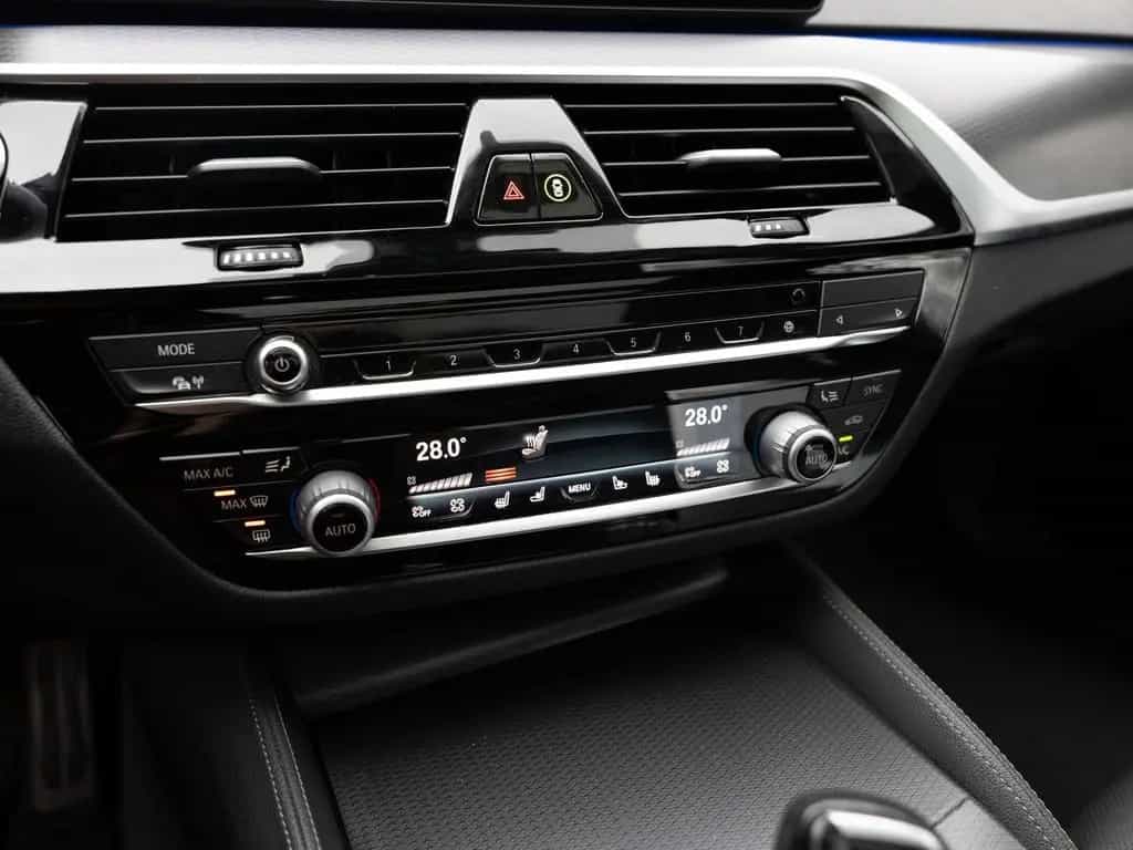 BMW 5 Series 520d Touring xDrive M-Sport PANO HUD LED W-LAN 01/2022-photo-17