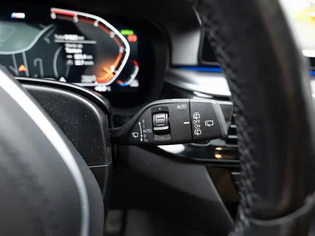 BMW 5 Series 520d Touring xDrive M-Sport PANO HUD LED W-LAN 01/2022-photo-21