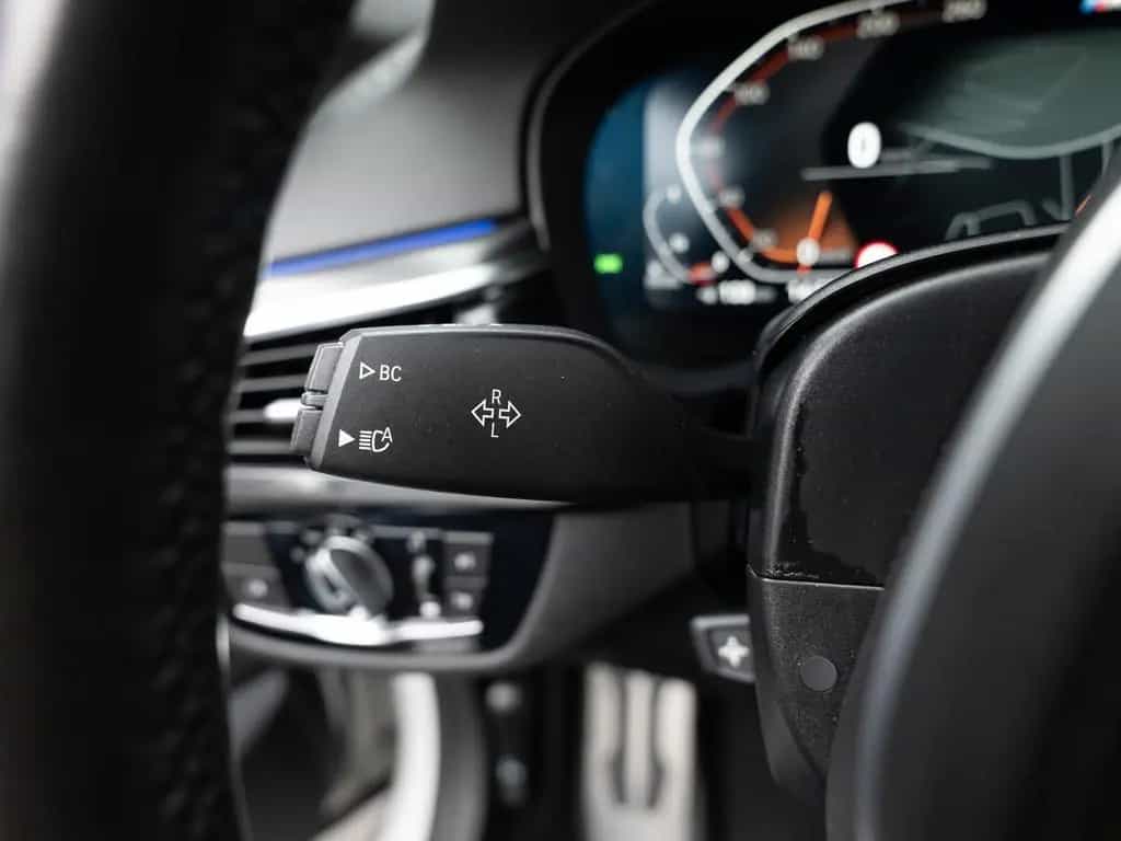BMW 5 Series 520d Touring xDrive M-Sport PANO HUD LED W-LAN 01/2022-photo-22