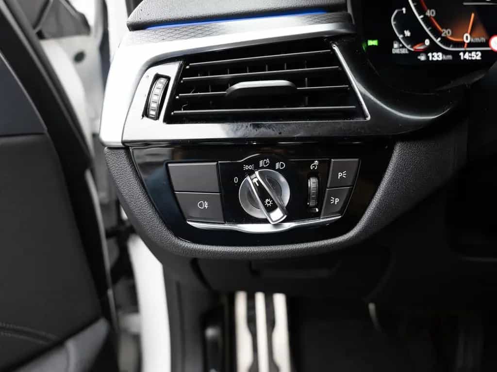 BMW 5 Series 520d Touring xDrive M-Sport PANO HUD LED W-LAN 01/2022-photo-23
