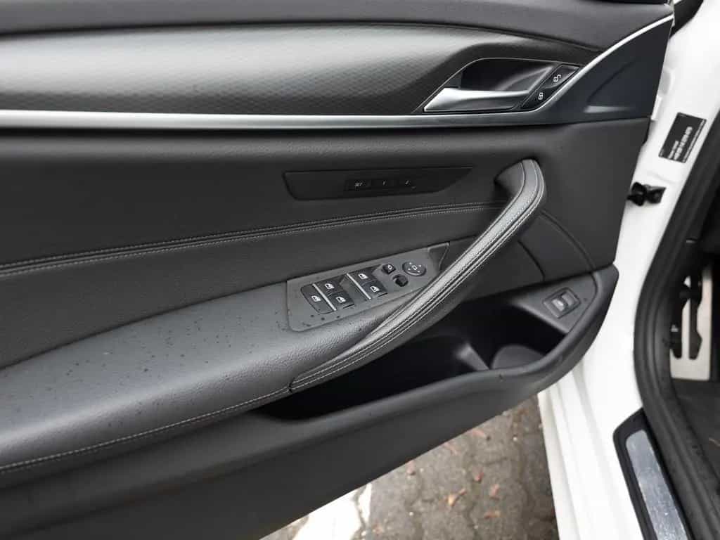 BMW 5 Series 520d Touring xDrive M-Sport PANO HUD LED W-LAN 01/2022-photo-27