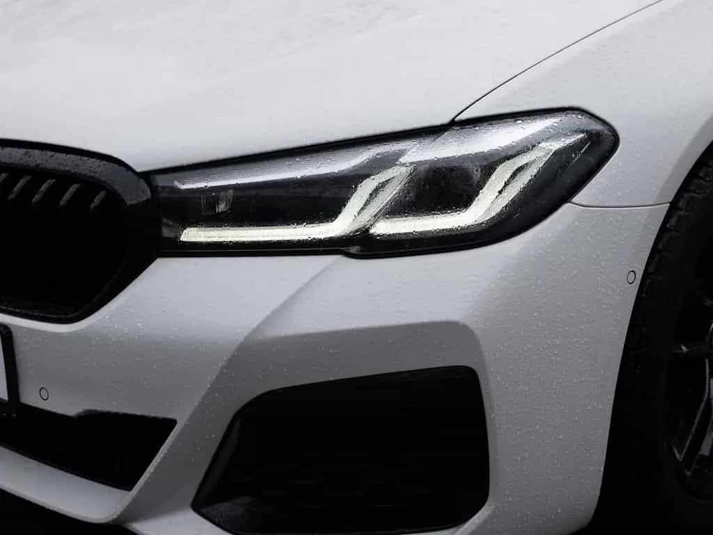 BMW 5 Series 520d Touring xDrive M-Sport PANO HUD LED W-LAN 01/2022-photo-28