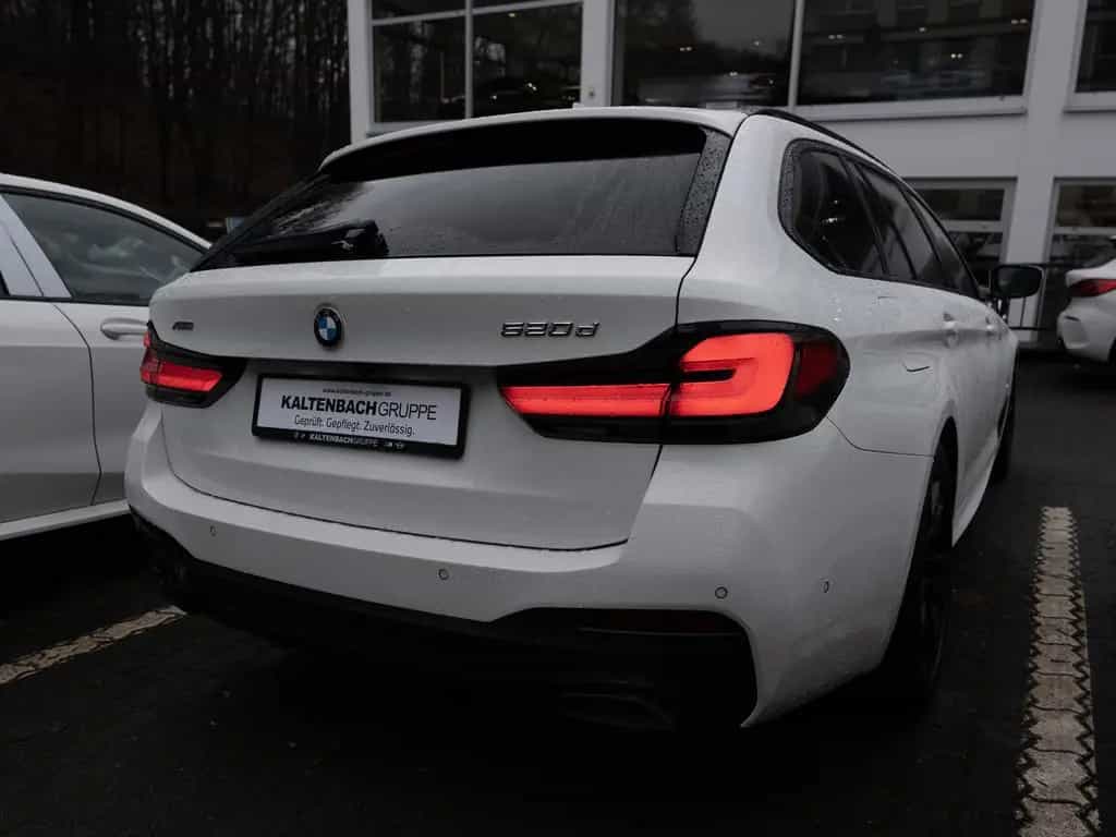 BMW 5 Series 520d Touring xDrive M-Sport PANO HUD LED W-LAN 01/2022-photo-4