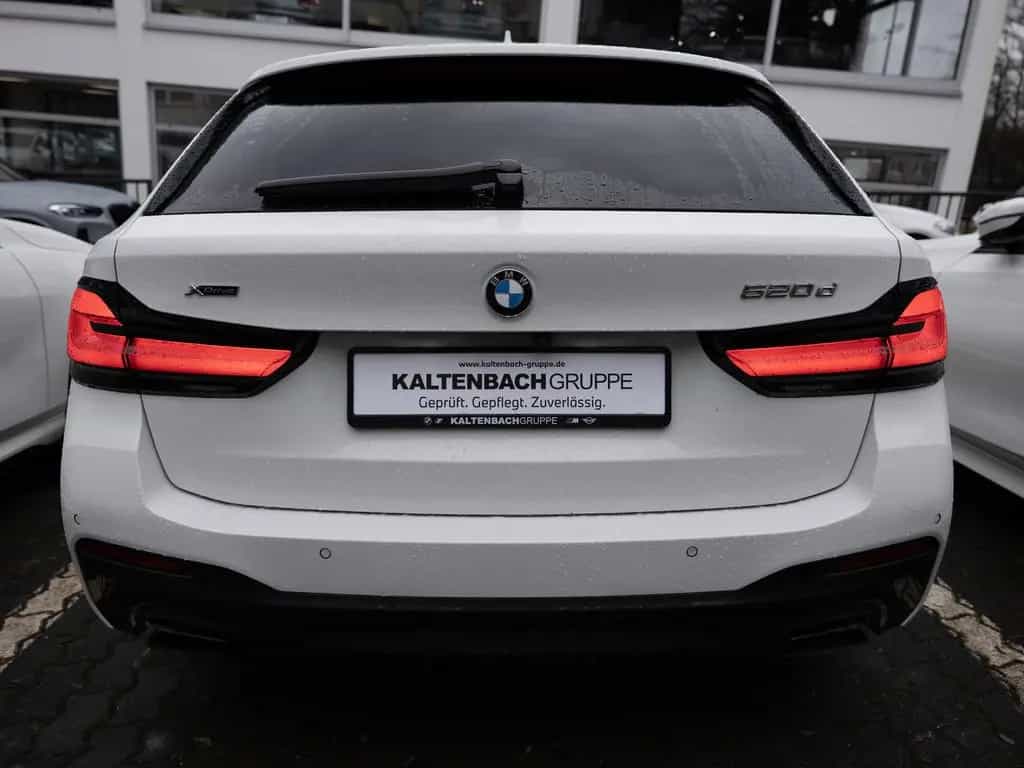 BMW 5 Series 520d Touring xDrive M-Sport PANO HUD LED W-LAN 01/2022-photo-5