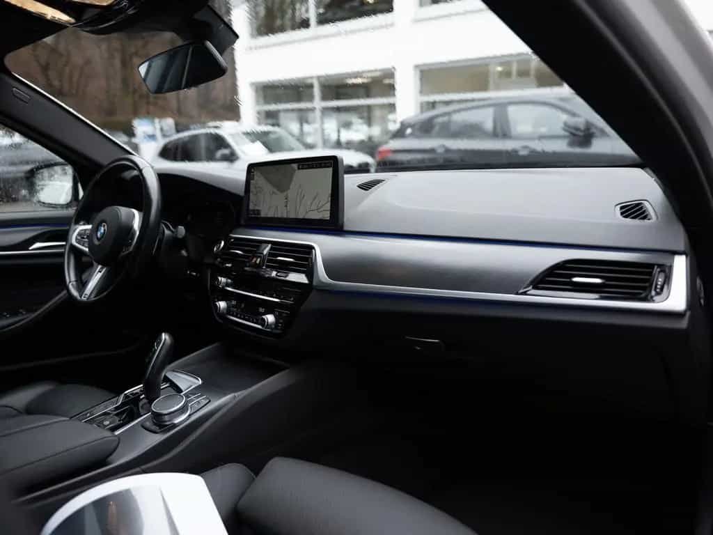 BMW 5 Series 520d Touring xDrive M-Sport PANO HUD LED W-LAN 01/2022-photo-6