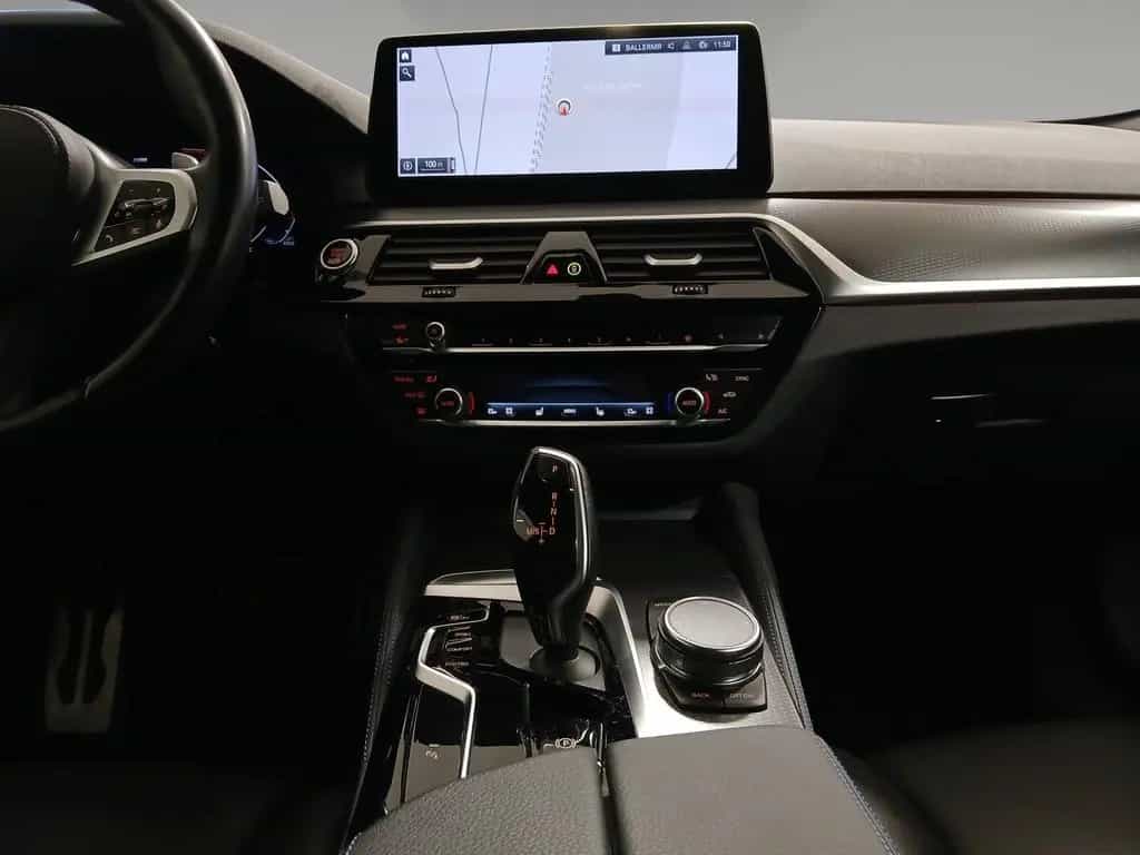 BMW 5 Series 530i Touring M Sport LiveCockpitProf Head-Up 11/2022-photo-9