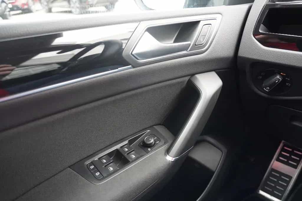 Volkswagen Touran 1.5 TSI DSG Highline LED Navi AHK Kamera 12/2019-photo-17
