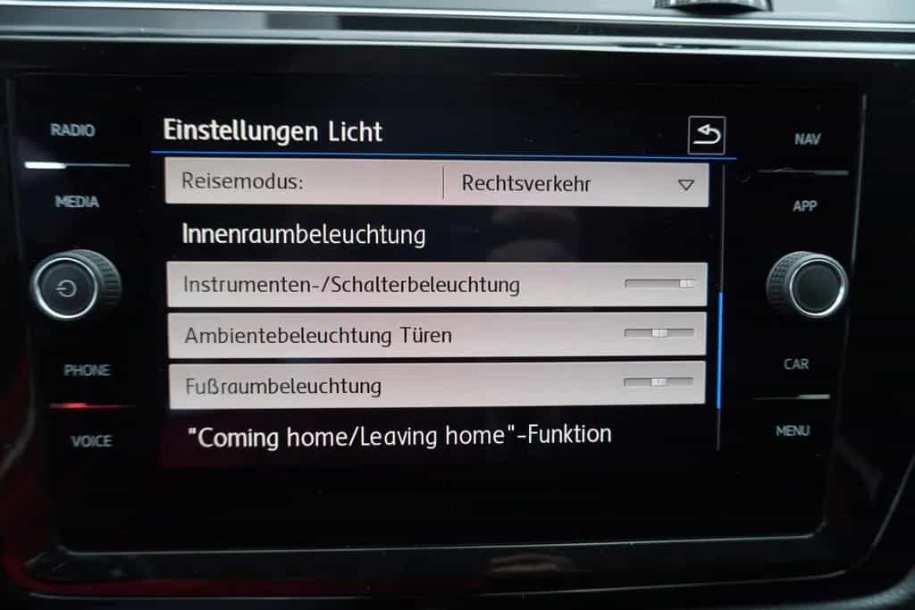 Volkswagen Touran 1.5 TSI DSG Highline LED Navi AHK Kamera 12/2019-photo-27
