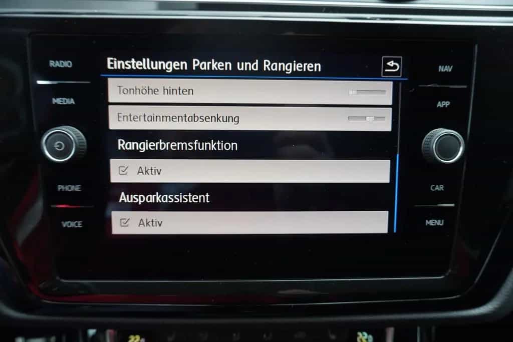 Volkswagen Touran 1.5 TSI DSG Highline LED Navi AHK Kamera 12/2019-photo-29