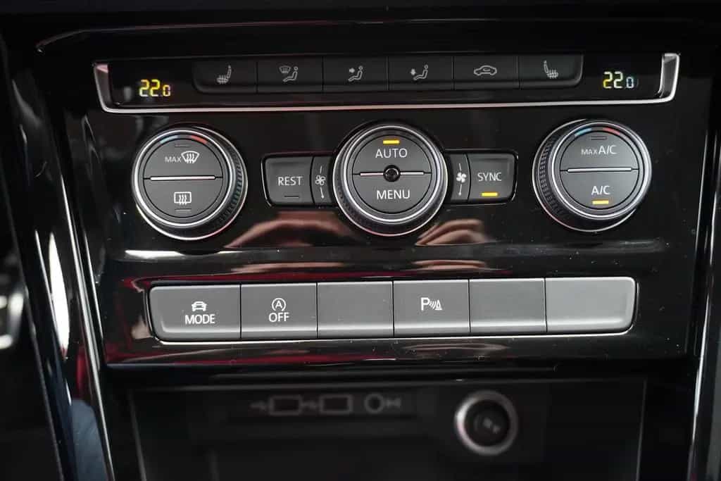 Volkswagen Touran 1.5 TSI DSG Highline LED Navi AHK Kamera 12/2019-photo-33