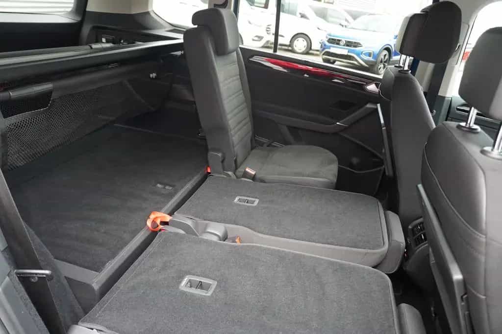 Volkswagen Touran 1.5 TSI DSG Highline LED Navi AHK Kamera 12/2019-photo-41