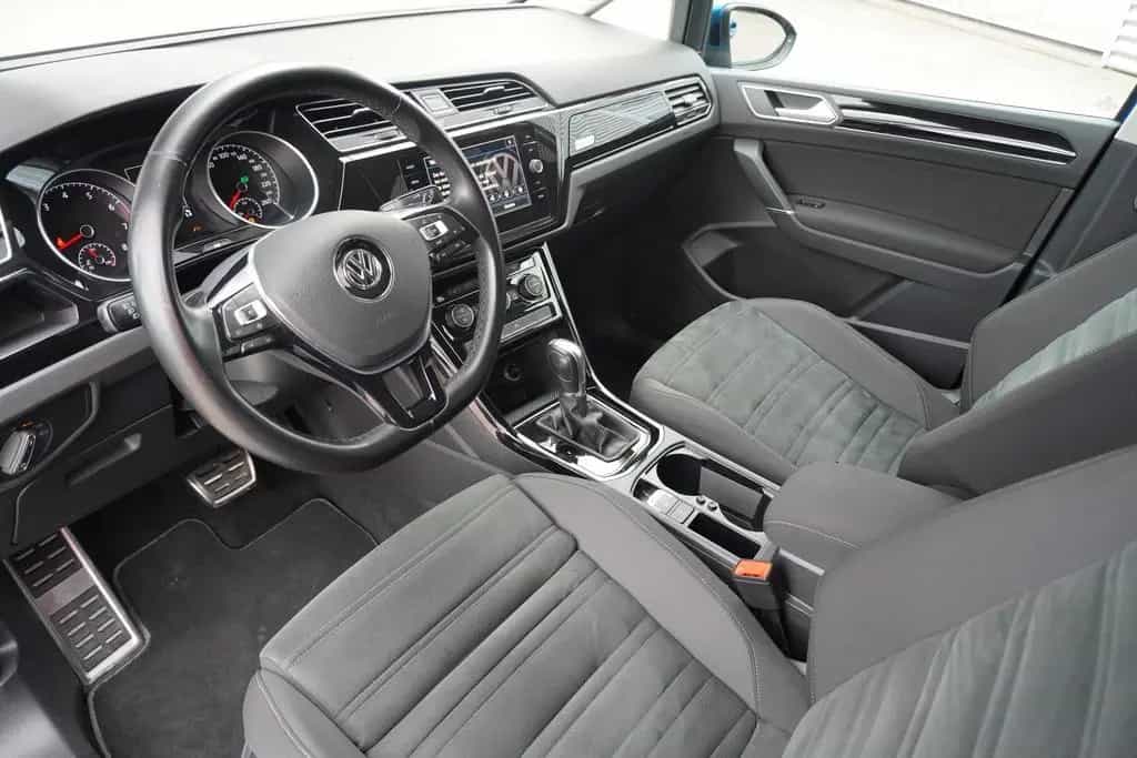 Volkswagen Touran 1.5 TSI DSG Highline LED Navi AHK Kamera 12/2019-photo-9