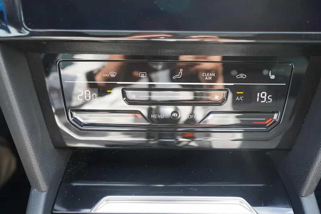 Volkswagen Arteon 2.0 R-Line LED Android Apple Sitzheizung 08/2018-photo-17