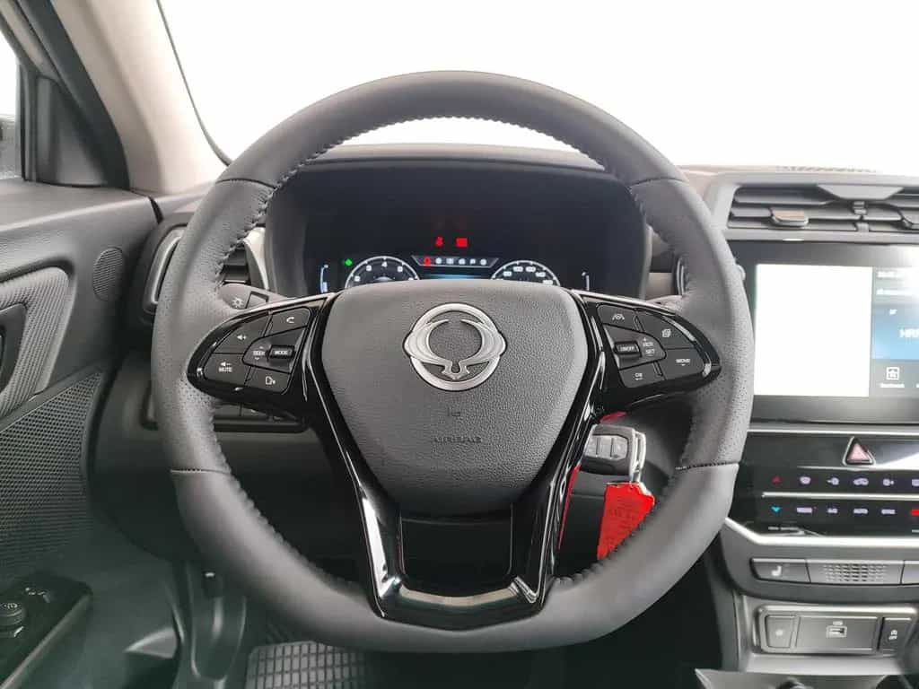 KGM Tivoli 1.5. P MT 2WD Platinum MY24 LED|Navi|RFK 10/2025-photo-6