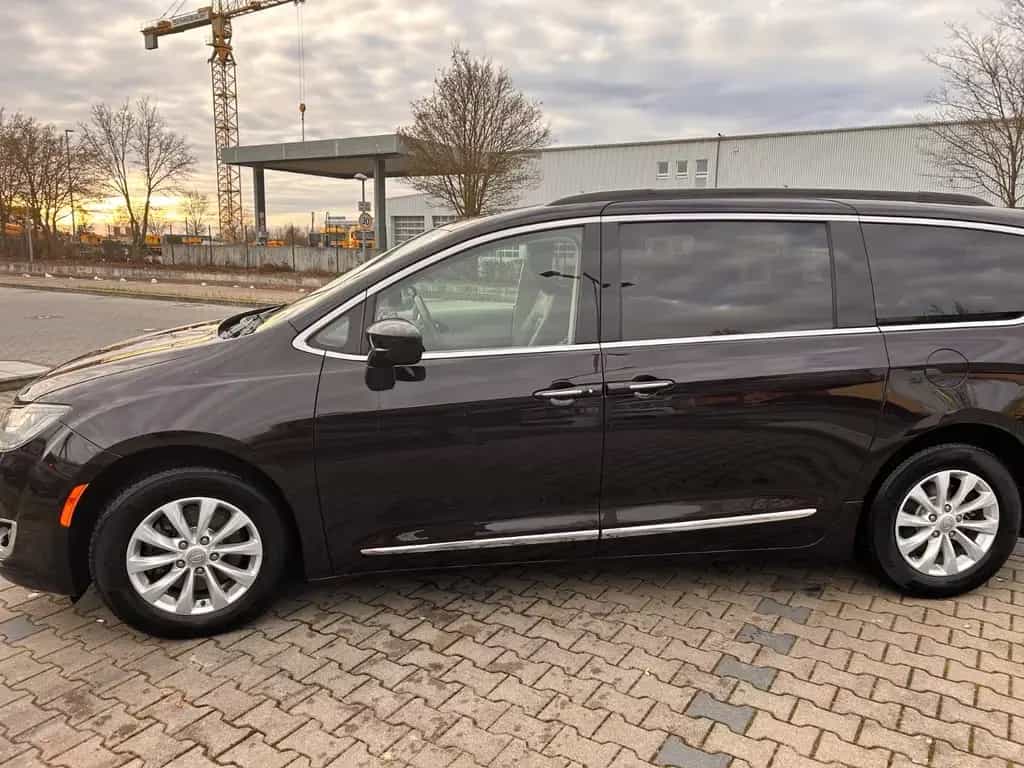 Chrysler Pacifica 07/2017-photo-1