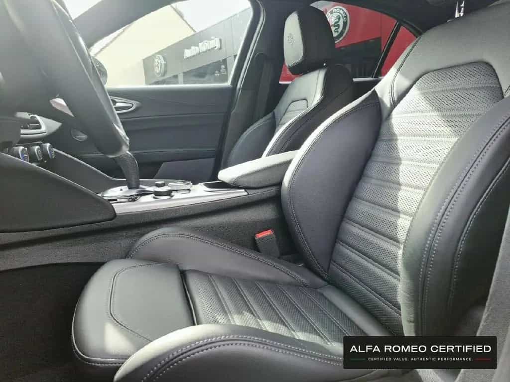 Alfa Romeo Giulia Veloce 2.0 Turbo 16V AT8-Q4 01/2025-photo-10
