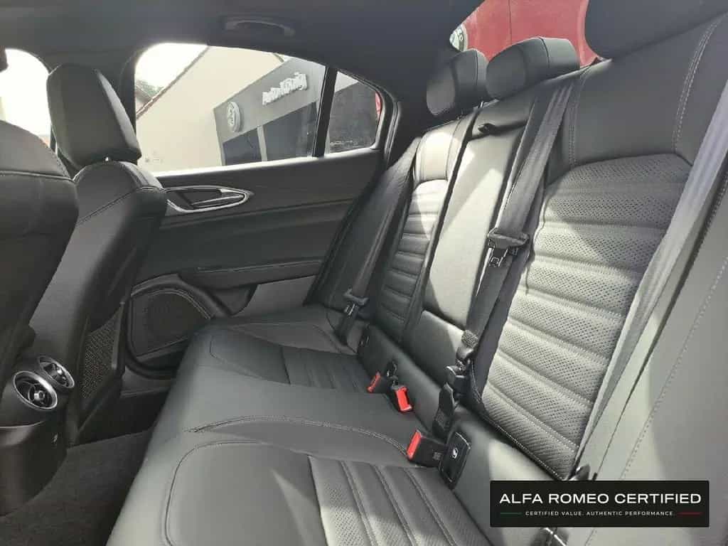 Alfa Romeo Giulia Veloce 2.0 Turbo 16V AT8-Q4 01/2025-photo-11