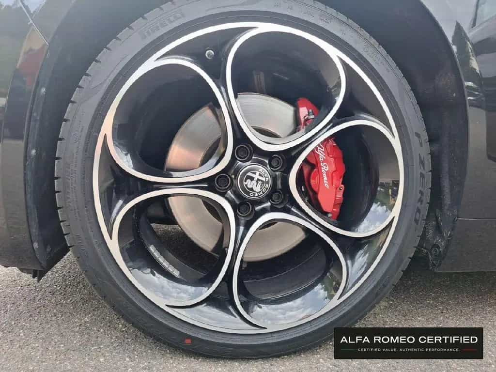 Alfa Romeo Giulia Veloce 2.0 Turbo 16V AT8-Q4 01/2025-photo-12
