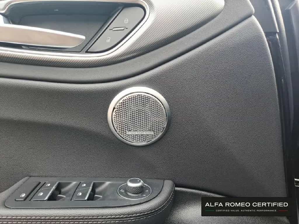 Alfa Romeo Giulia Veloce 2.0 Turbo 16V AT8-Q4 01/2025-photo-18