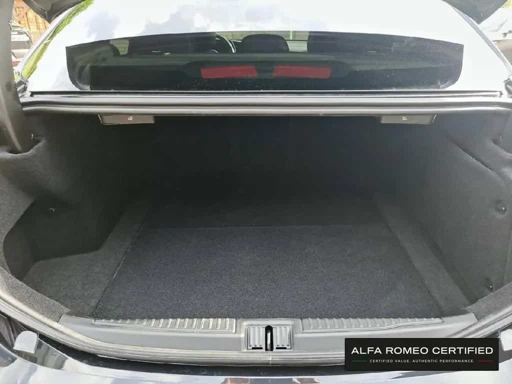 Alfa Romeo Giulia Veloce 2.0 Turbo 16V AT8-Q4 01/2025-photo-5