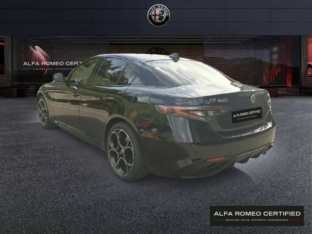 Alfa Romeo Giulia Veloce 2.0 Turbo 16V AT8-Q4 01/2025-photo-6
