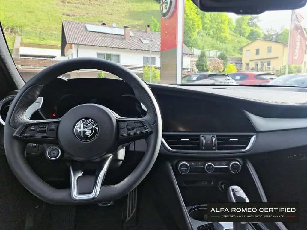 Alfa Romeo Giulia Veloce 2.0 Turbo 16V AT8-Q4 01/2025-photo-7