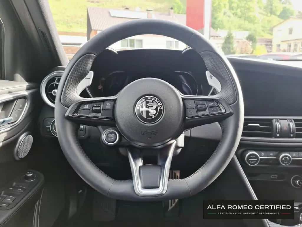 Alfa Romeo Giulia Veloce 2.0 Turbo 16V AT8-Q4 01/2025-photo-8