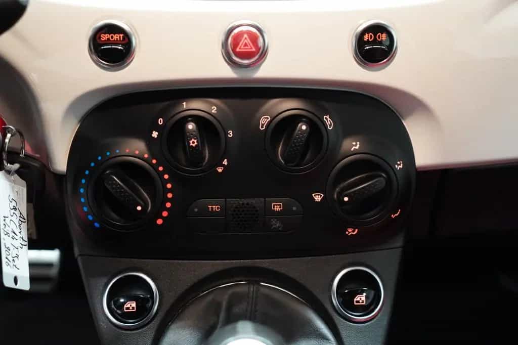 Abarth Cabrio 595 1.4 Turbo Wenig-Km*Bi-Xenon*Navi* 11/2016-photo-24