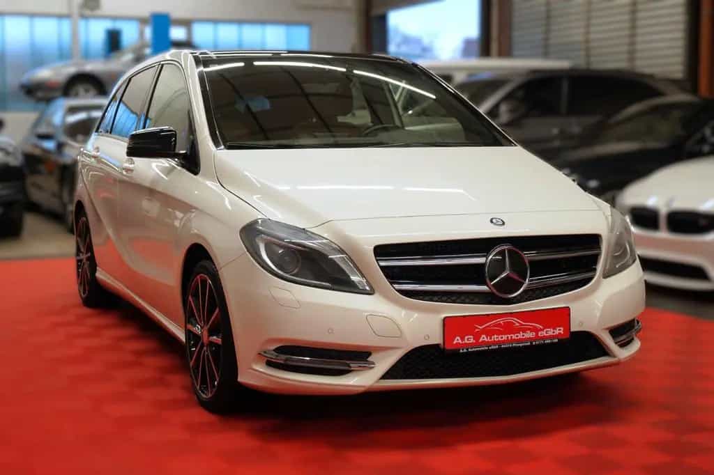 Mercedes-Benz B-Class 180 Aut. 7G Tronic Bi-Xenon*Panorama*AHK* 07/2013-photo-1