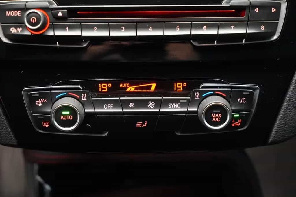 BMW X1 16d S-Drive 2.Hand*Unfallfrei*Navi*Sportsitz* 11/2017-photo-26