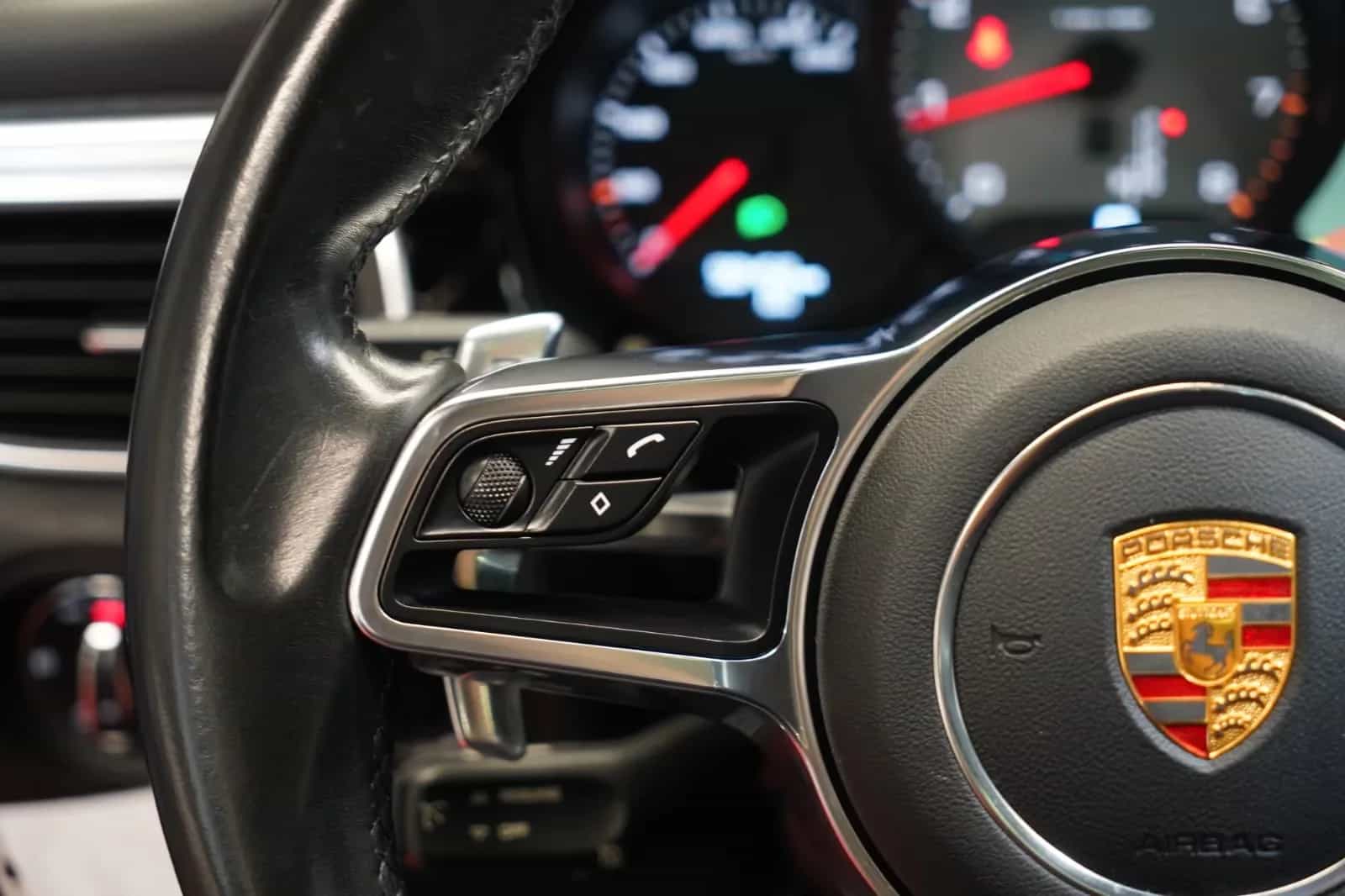 Porsche Macan 07/2015-photo-21