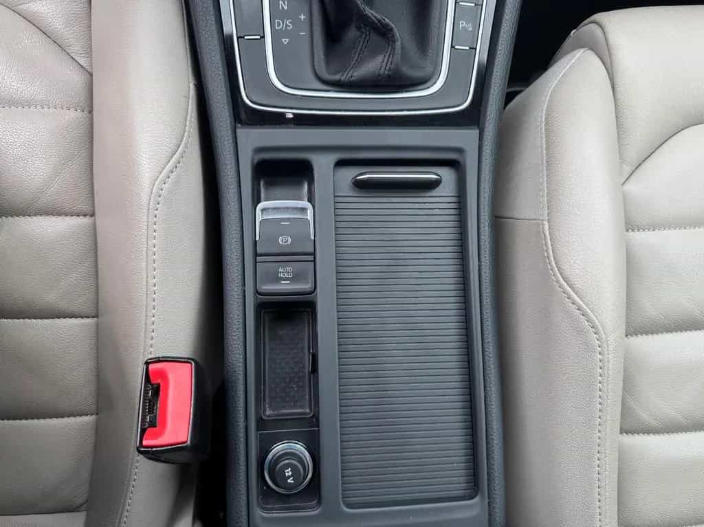 Volkswagen Golf VII Lim. Highline BMT*Bi Xenon*LEDER*SHZ*MF 02/2015-photo-24