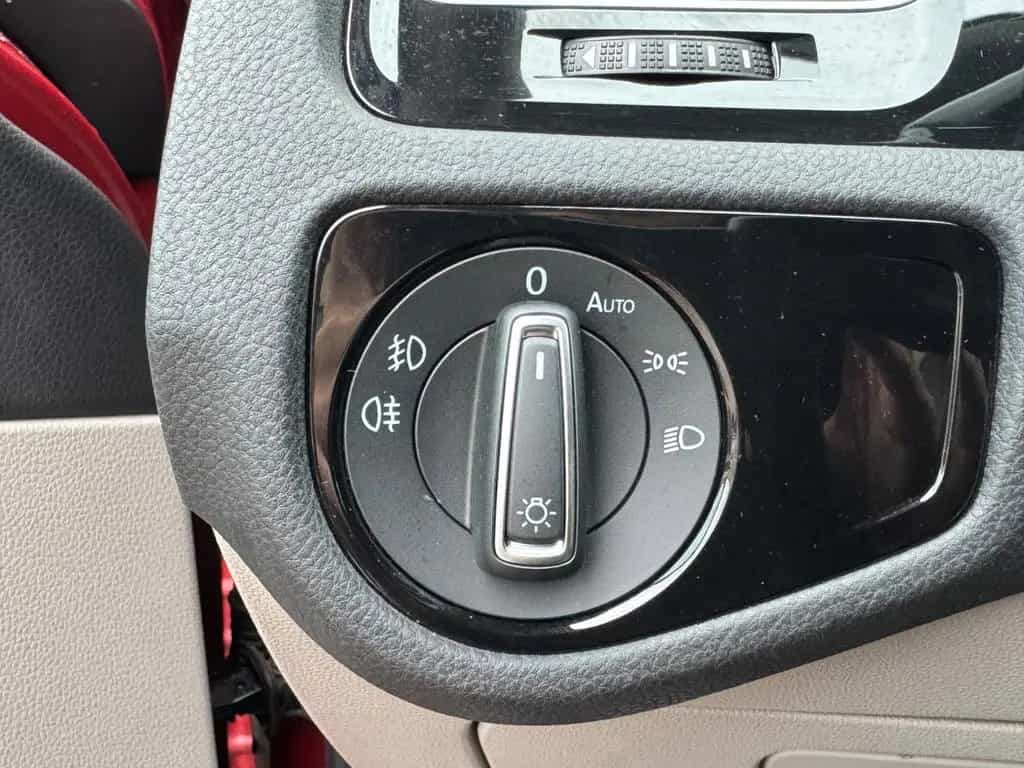 Volkswagen Golf VII Lim. Highline BMT*Bi Xenon*LEDER*SHZ*MF 02/2015-photo-27