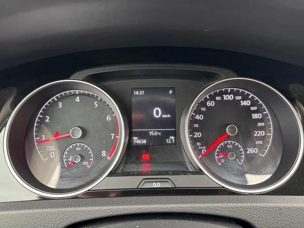 Volkswagen Golf VII Lim. Highline BMT*Bi Xenon*LEDER*SHZ*MF 02/2015-photo-30