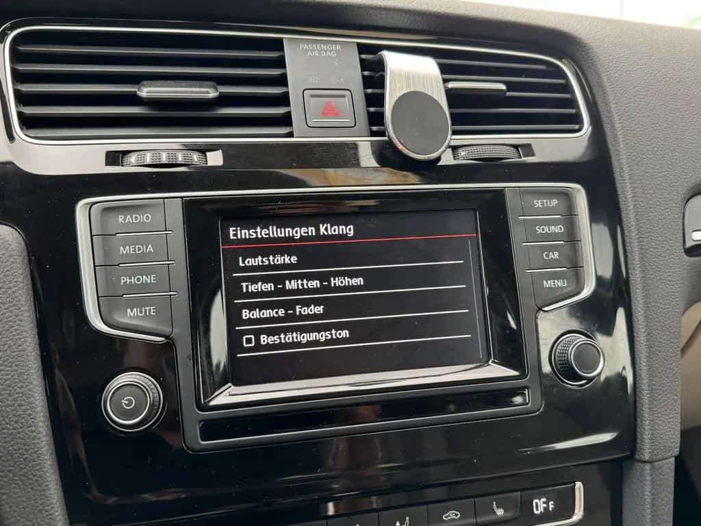 Volkswagen Golf VII Lim. Highline BMT*Bi Xenon*LEDER*SHZ*MF 02/2015-photo-34