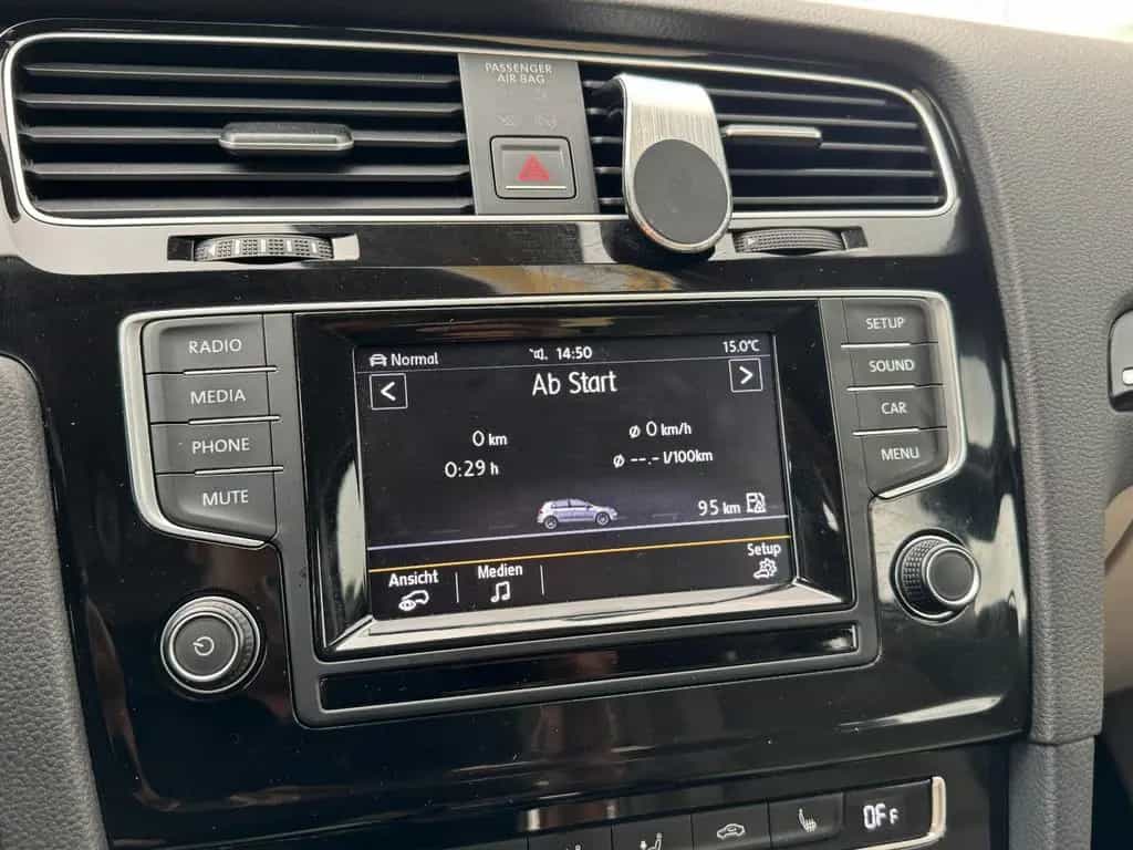Volkswagen Golf VII Lim. Highline BMT*Bi Xenon*LEDER*SHZ*MF 02/2015-photo-35