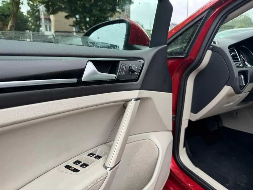 Volkswagen Golf VII Lim. Highline BMT*Bi Xenon*LEDER*SHZ*MF 02/2015-photo-41