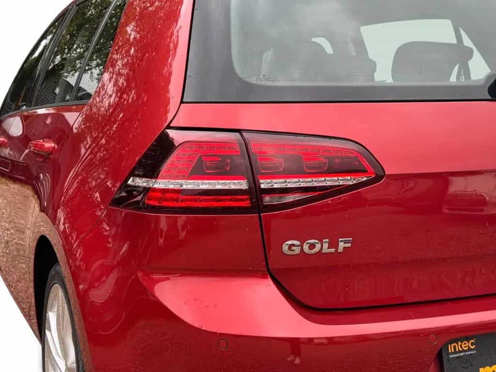 Volkswagen Golf VII Lim. Highline BMT*Bi Xenon*LEDER*SHZ*MF 02/2015-photo-45
