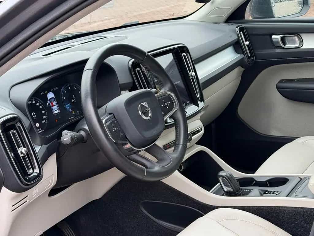Volvo XC40 T4 Momentum AWD *Nav*Totwinkel*AHK*LED*360° 11/2018-photo-9