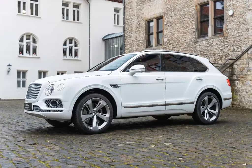 Bentley Bentayga V8 HUD 360° MASSAGE ACC TOTW 11/2018-photo-0
