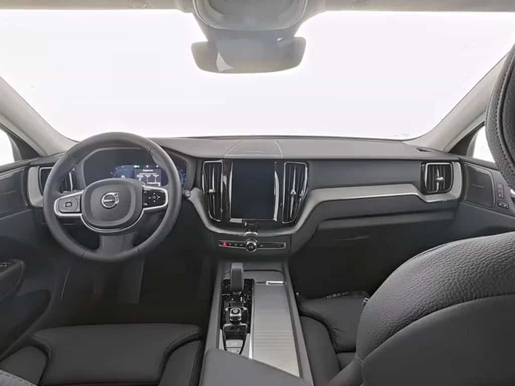 Volvo XC60 Plus Dark AWD AD Digitales Cockpit Memory S 05/2025-photo-4
